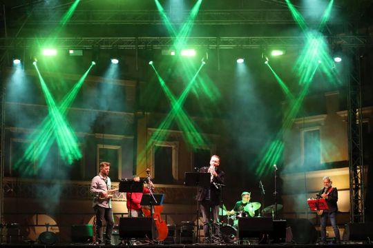 Koncert Jazz Brothers na Rynku Wielkim w Zamościu - galeria zdjec