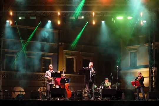 Koncert Jazz Brothers na Rynku Wielkim w Zamościu - galeria zdjec