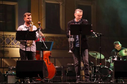 Koncert Jazz Brothers na Rynku Wielkim w Zamościu - galeria zdjec