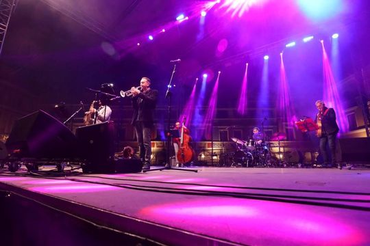 Koncert Jazz Brothers na Rynku Wielkim w Zamościu - galeria zdjec