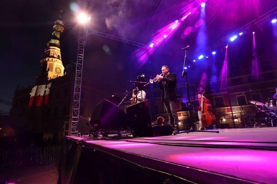 Koncert Jazz Brothers na Rynku Wielkim w Zamościu - galeria zdjec