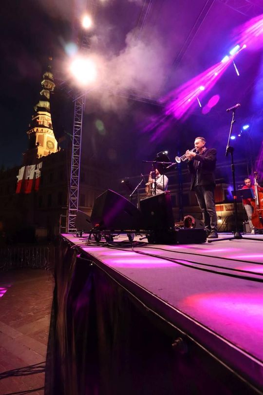 Koncert Jazz Brothers na Rynku Wielkim w Zamościu - galeria zdjec