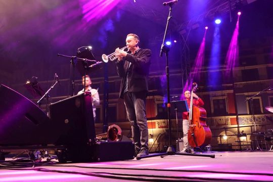 Koncert Jazz Brothers na Rynku Wielkim w Zamościu - galeria zdjec