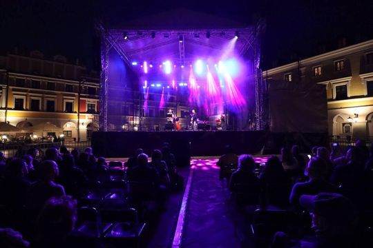 Koncert Jazz Brothers na Rynku Wielkim w Zamościu - galeria zdjec
