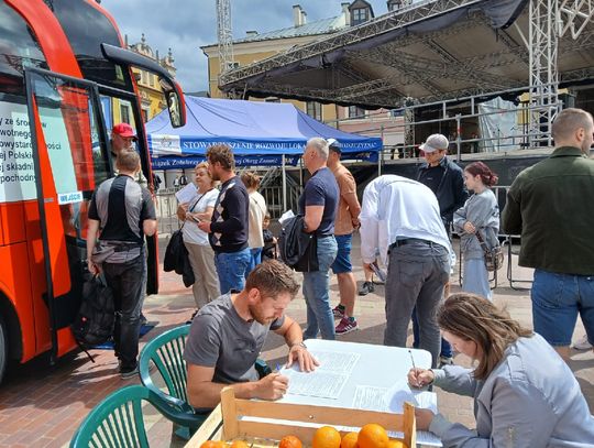 Akcja krwiodawstwa na Rynku Wielkim w Zamościu - galeria zdjęć