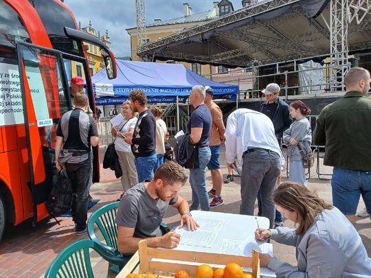 Akcja krwiodawstwa na Rynku Wielkim w Zamościu - galeria zdjęć Akcja krwiodawstwa na Rynku Wielkim w Zamościu - galeria zdjęć