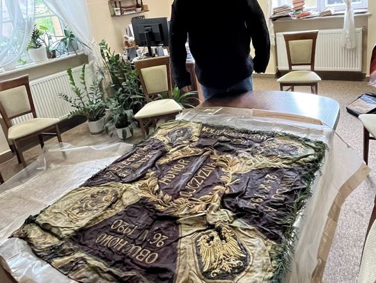 To odkrycie na skalę Polski! Sztandar 4 Pułku Strzelców Podhalańskich leżał w ziemi 86 lat [ZDJĘCIA]