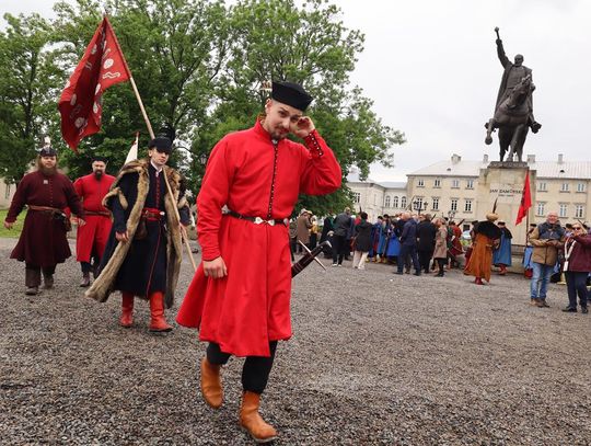 Szturm Twierdzy Zamość 2025. Oficjalne otwarcie przy pomniku hetmana Jana Zamoyskiego [ZDJĘCIA]