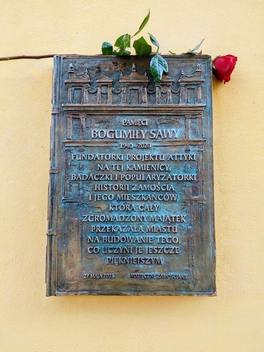 Zamość: Odsłonięcie tablicy pamięci Bogumiły Sawy na Rynku Wielkim [ZDJĘCIA]