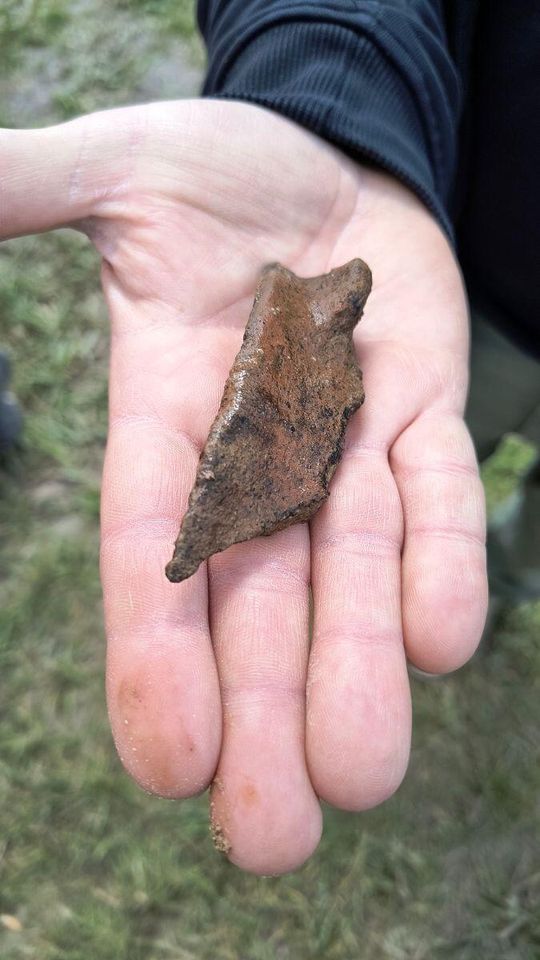 Stanowisko Tarnawatka - Tartak 8. Fragment ceramiki naczyniowej pozyskanej podczas badań Fot. A. Stachyra