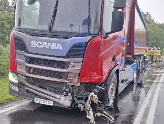 Sahryń: Volkswagen poszedł na czołówkę z tirem [ZDJĘCIA]