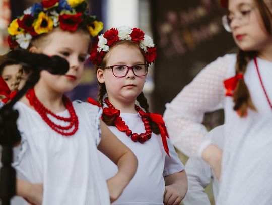 Folk Młodym Głosem. Koncert laureatów na Rynku Wielkim w Zamościu - galeria zdjęć