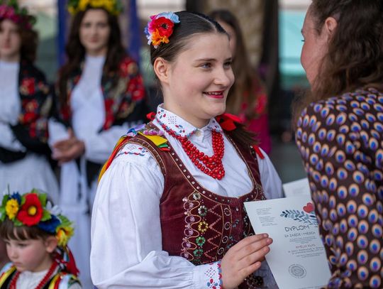 Folk Młodym Głosem. Koncert laureatów na Rynku Wielkim w Zamościu - galeria zdjęć