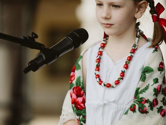 Folk Młodym Głosem. Koncert laureatów na Rynku Wielkim w Zamościu - galeria zdjęć