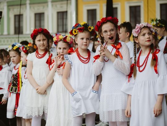 Folk Młodym Głosem. Koncert laureatów na Rynku Wielkim w Zamościu - galeria zdjęć