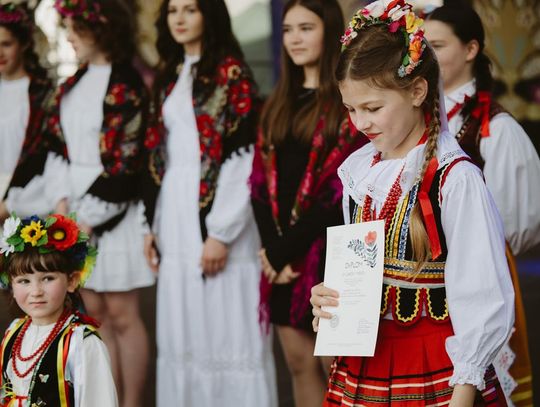 Folk Młodym Głosem. Koncert laureatów na Rynku Wielkim w Zamościu - galeria zdjęć