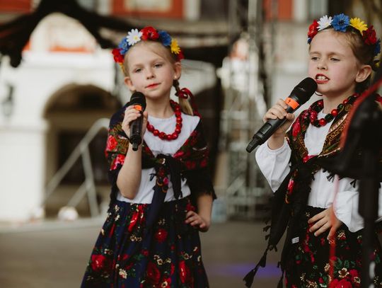 Folk Młodym Głosem. Koncert laureatów na Rynku Wielkim w Zamościu - galeria zdjęć