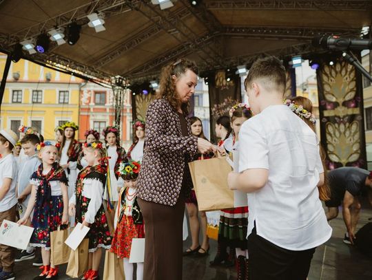 Folk Młodym Głosem. Koncert laureatów na Rynku Wielkim w Zamościu - galeria zdjęć