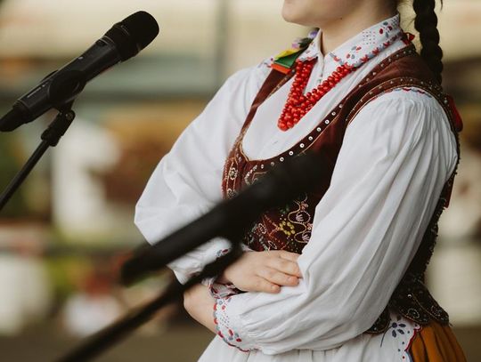 Folk Młodym Głosem. Koncert laureatów na Rynku Wielkim w Zamościu - galeria zdjęć