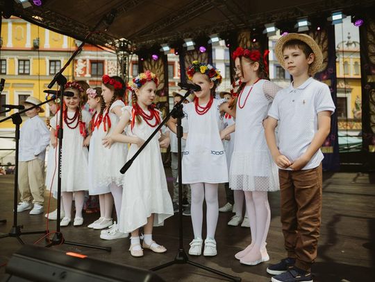 Folk Młodym Głosem. Koncert laureatów na Rynku Wielkim w Zamościu - galeria zdjęć