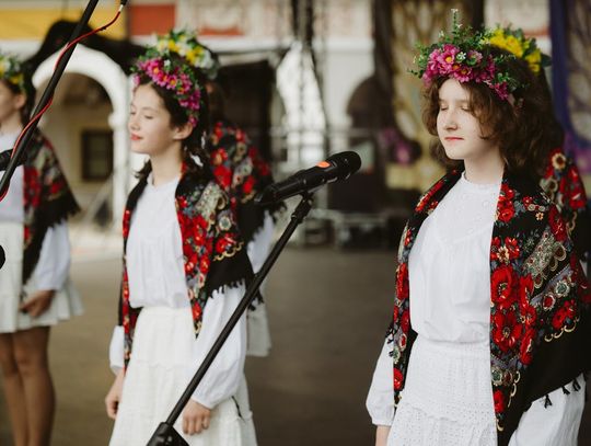 Folk Młodym Głosem. Koncert laureatów na Rynku Wielkim w Zamościu - galeria zdjęć