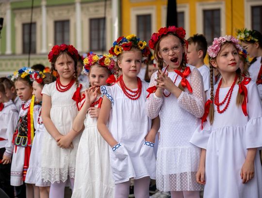 Folk Młodym Głosem. Koncert laureatów na Rynku Wielkim w Zamościu - galeria zdjęć