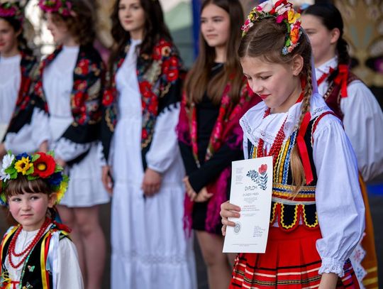 Folk Młodym Głosem. Koncert laureatów na Rynku Wielkim w Zamościu - galeria zdjęć