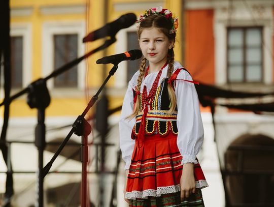 Folk Młodym Głosem. Koncert laureatów na Rynku Wielkim w Zamościu - galeria zdjęć