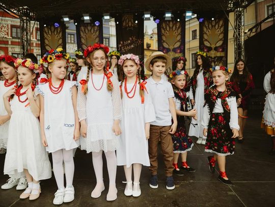 Folk Młodym Głosem. Koncert laureatów na Rynku Wielkim w Zamościu - galeria zdjęć