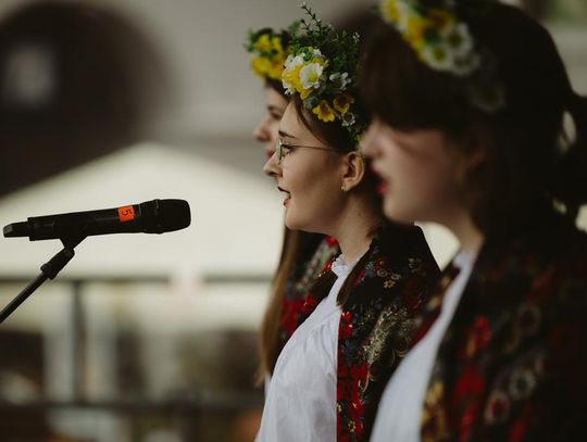 Folk Młodym Głosem. Koncert laureatów na Rynku Wielkim w Zamościu - galeria zdjęć