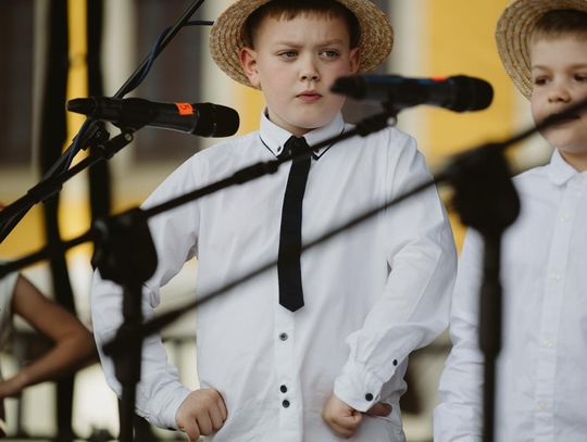 Folk Młodym Głosem. Koncert laureatów na Rynku Wielkim w Zamościu - galeria zdjęć