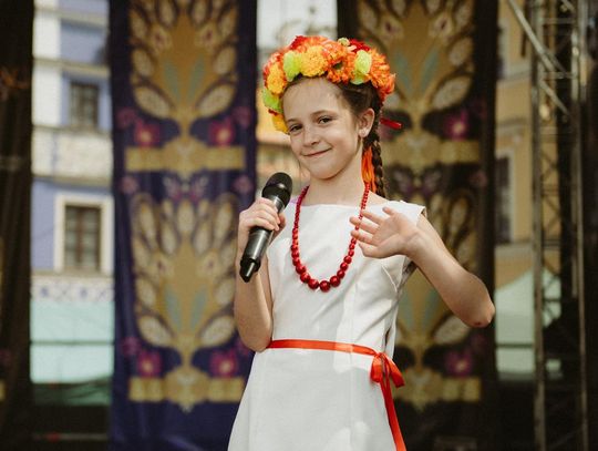 Folk Młodym Głosem. Koncert laureatów na Rynku Wielkim w Zamościu - galeria zdjęć