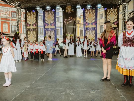 Folk Młodym Głosem. Koncert laureatów na Rynku Wielkim w Zamościu - galeria zdjęć