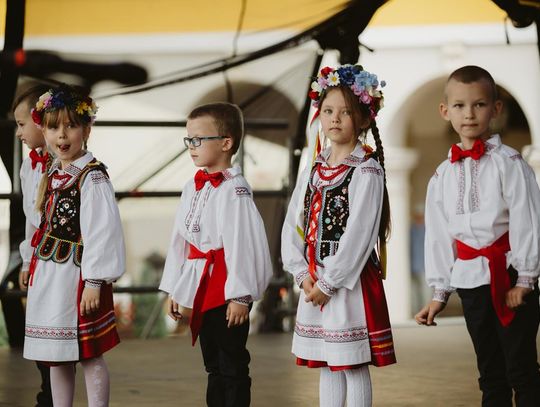 Folk Młodym Głosem. Koncert laureatów na Rynku Wielkim w Zamościu - galeria zdjęć