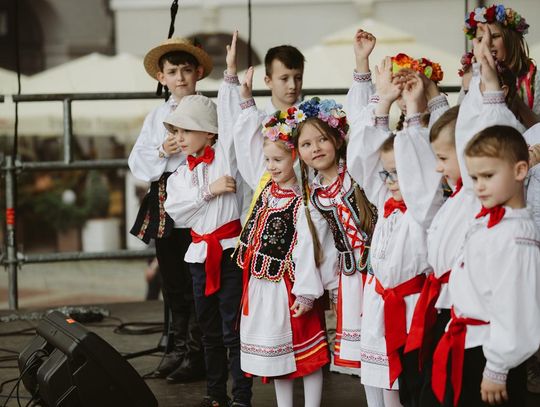 Folk Młodym Głosem. Koncert laureatów na Rynku Wielkim w Zamościu - galeria zdjęć