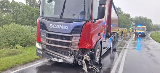 Sahryń: Volkswagen poszedł na czołówkę z tirem