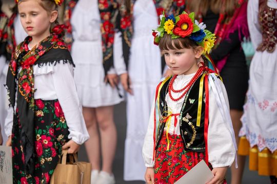 Folk Młodym Głosem. Koncert laureatów na Rynku Wielkim w Zamościu - galeria zdjęć