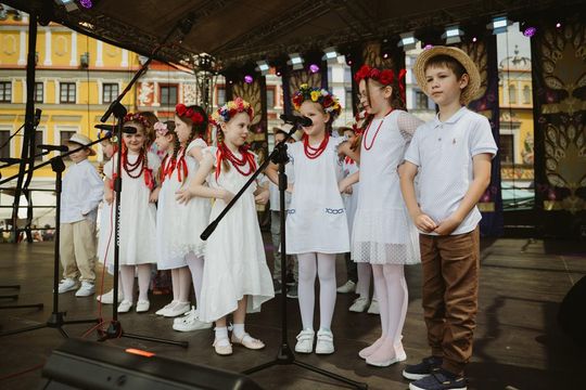 Folk Młodym Głosem. Koncert laureatów na Rynku Wielkim w Zamościu - galeria zdjęć