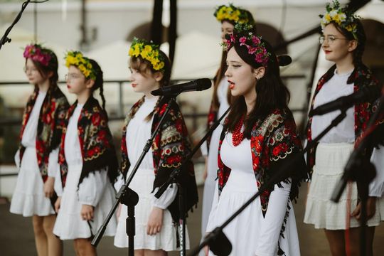 Folk Młodym Głosem. Koncert laureatów na Rynku Wielkim w Zamościu - galeria zdjęć