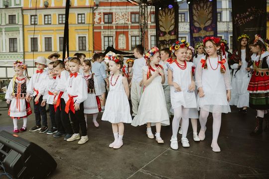Folk Młodym Głosem. Koncert laureatów na Rynku Wielkim w Zamościu - galeria zdjęć
