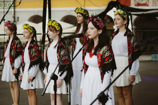 Folk Młodym Głosem. Koncert laureatów na Rynku Wielkim w Zamościu - galeria zdjęć