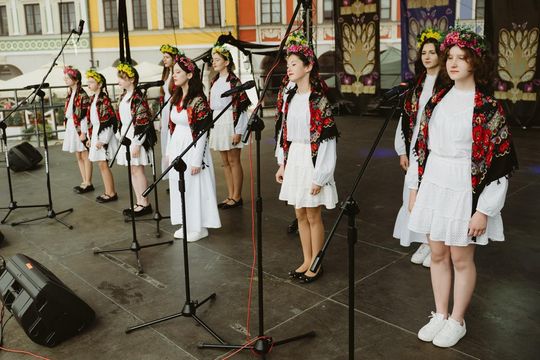 Folk Młodym Głosem. Koncert laureatów na Rynku Wielkim w Zamościu - galeria zdjęć
