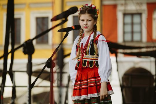 Folk Młodym Głosem. Koncert laureatów na Rynku Wielkim w Zamościu - galeria zdjęć