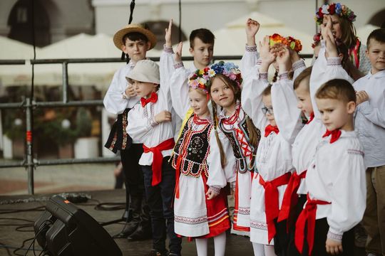 Folk Młodym Głosem. Koncert laureatów na Rynku Wielkim w Zamościu - galeria zdjęć