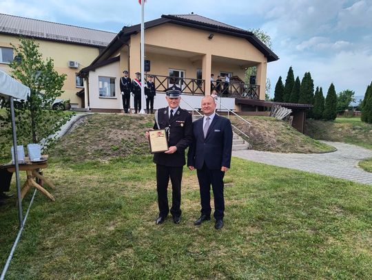 Nowy wóz dla strażaków w Bukowej [ZDJĘCIA]