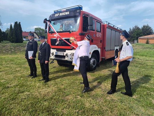 Nowy wóz dla strażaków w Bukowej [ZDJĘCIA]