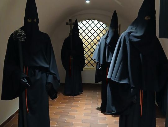 Odkryj tajemnice podziemnego Zamościa – zwiedzanie krypt franciszkańskich [ZDJĘCIA]