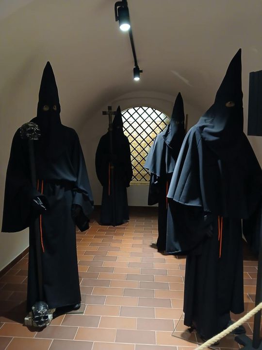 Odkryj tajemnice podziemnego Zamościa – zwiedzanie krypt franciszkańskich [ZDJĘCIA]