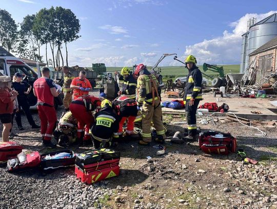 Gm. Hrubieszów: 40-latek stracił równowagę i runął z kilku metrów na beton [ZDJĘCIA]