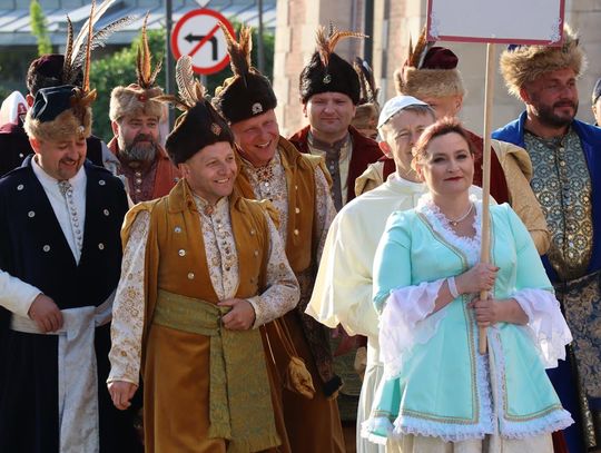 Zamość: Orszak Dziejów przeszedł ulicami miasta już po raz drugi [ZDJĘCIA]